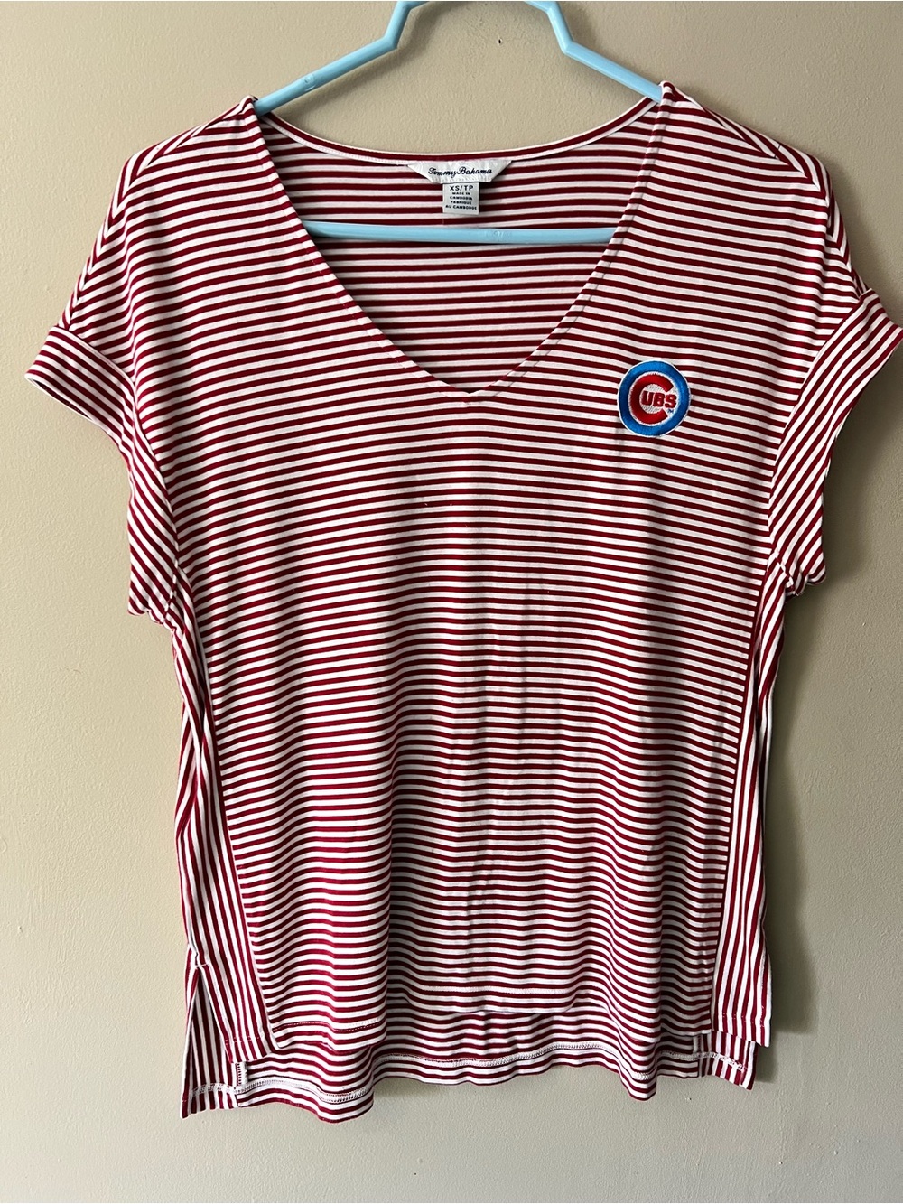 Tommy Bahama sz XS Chicago Cubs Cassia stipe v neck t shirt.